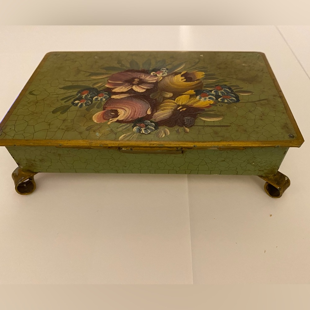 Vintage Dutch Toleware Metal Cigarette Box on Feet - Picture 2 of 16